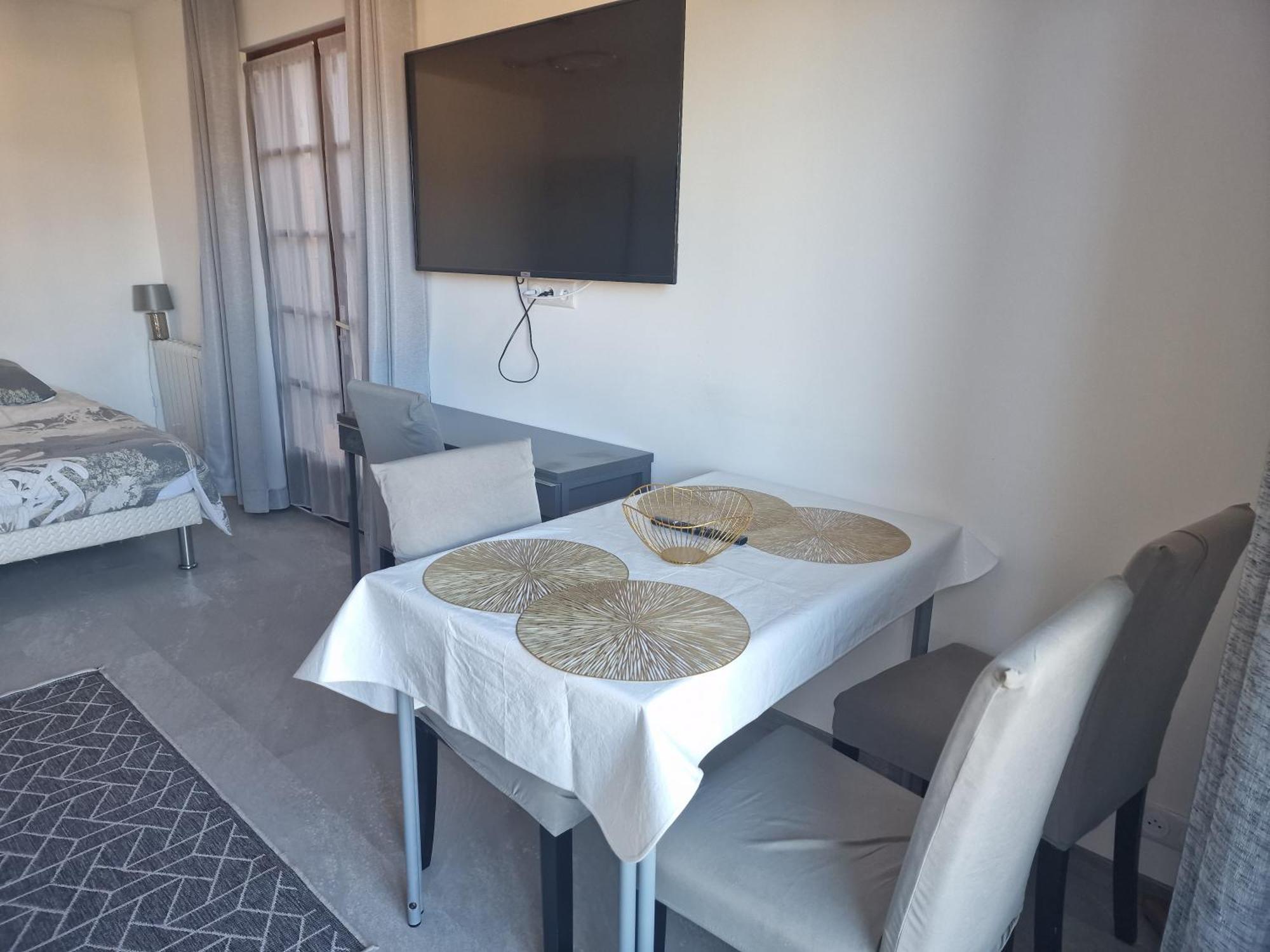 Ravissant Appartement Saint-Raphael Piscine 객실 사진